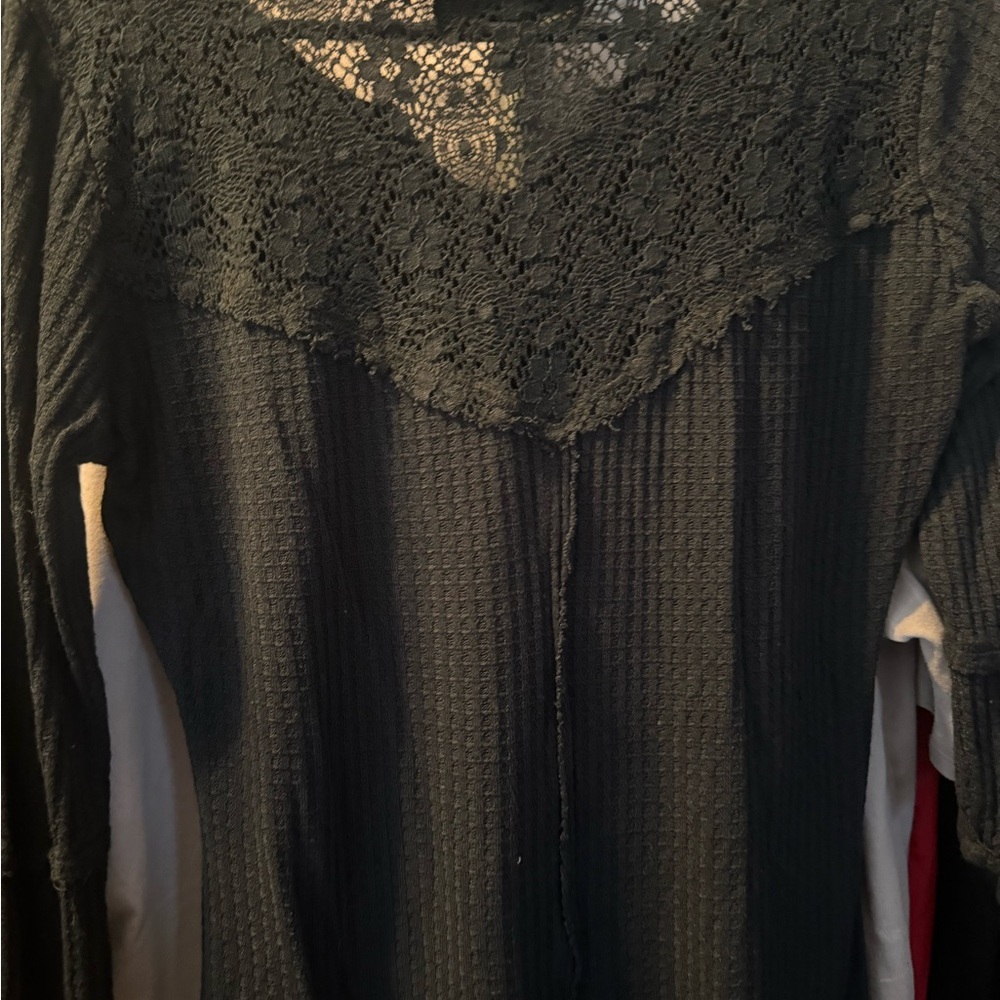 🔥 Almost Famous Black Lace Waffle Knit Top — Size Large - Picture 3 of 5